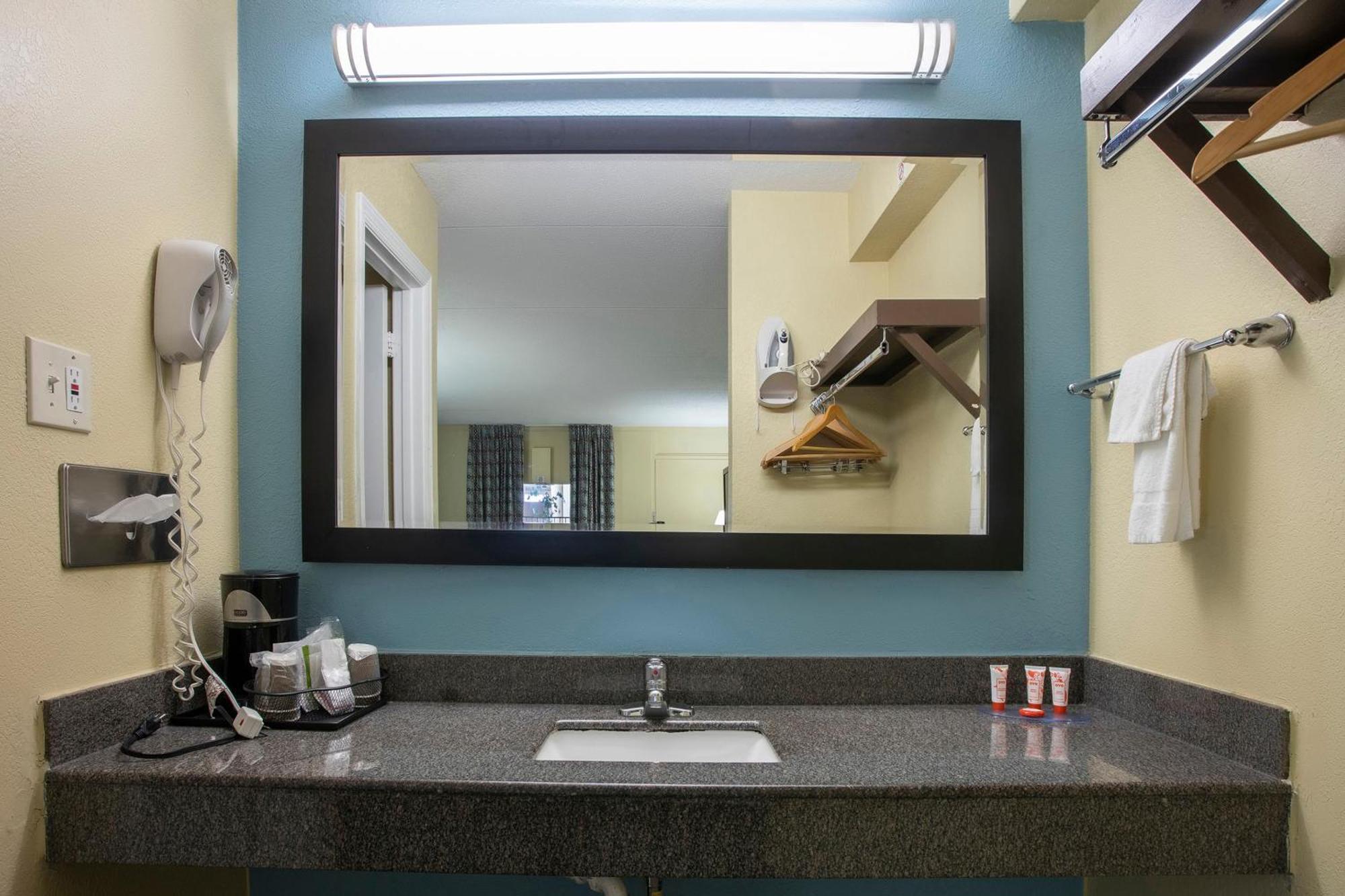 Oyo Hotel Knoxville Tn Cedar Bluff I-40 エクステリア 写真