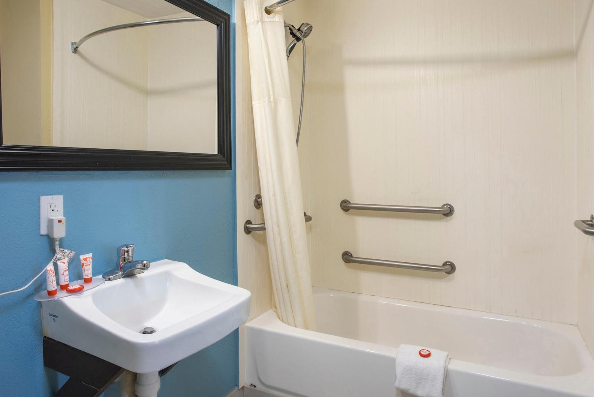 Oyo Hotel Knoxville Tn Cedar Bluff I-40 エクステリア 写真