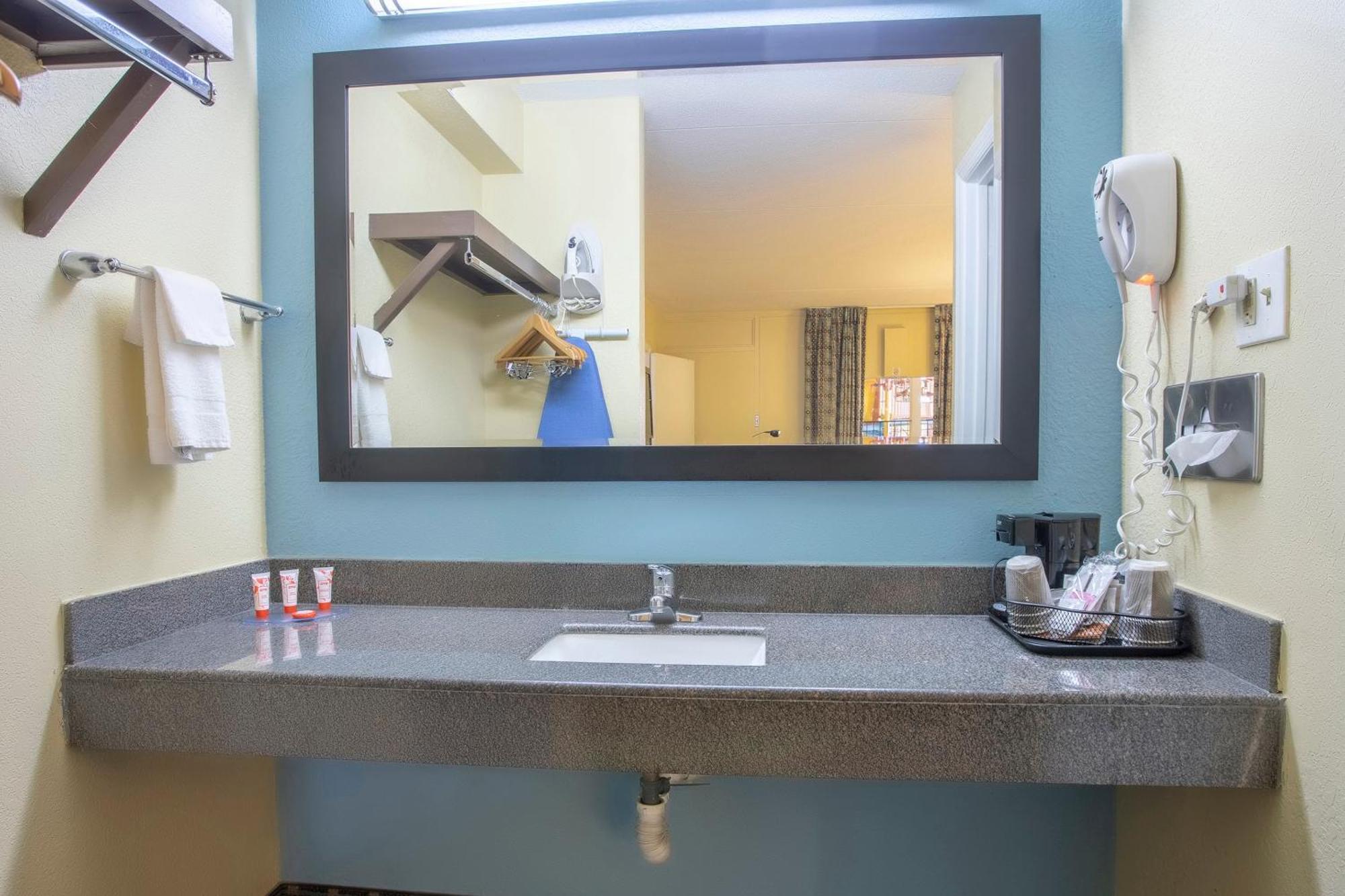 Oyo Hotel Knoxville Tn Cedar Bluff I-40 エクステリア 写真