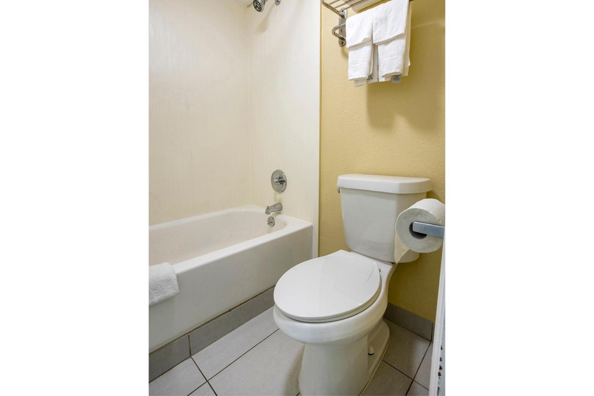 Oyo Hotel Knoxville Tn Cedar Bluff I-40 エクステリア 写真