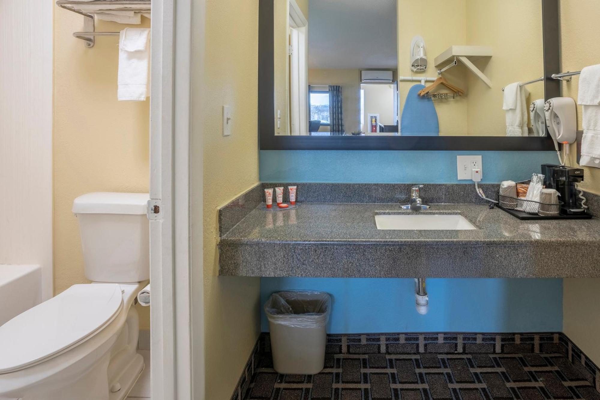 Oyo Hotel Knoxville Tn Cedar Bluff I-40 エクステリア 写真
