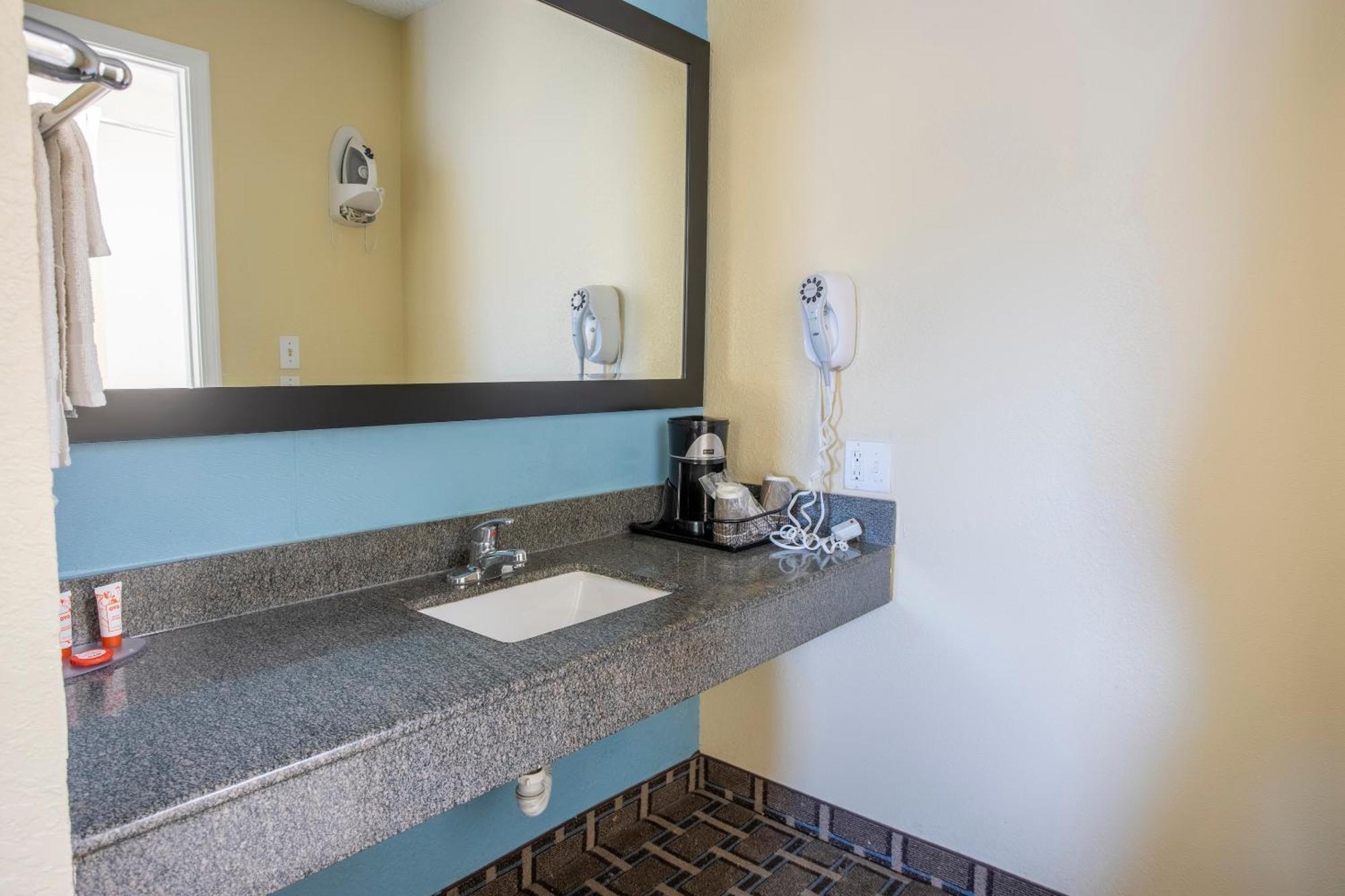 Oyo Hotel Knoxville Tn Cedar Bluff I-40 エクステリア 写真