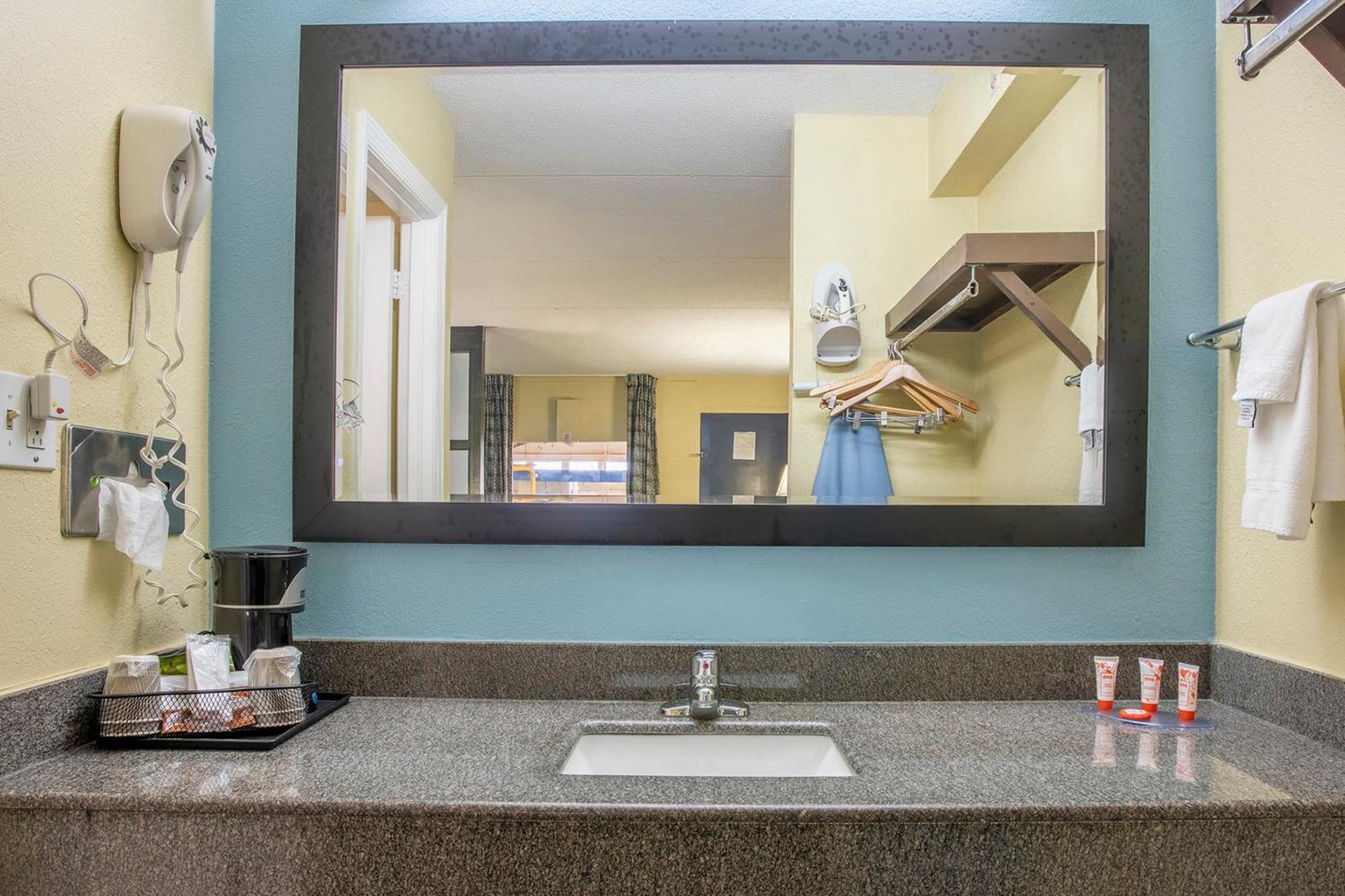 Oyo Hotel Knoxville Tn Cedar Bluff I-40 エクステリア 写真