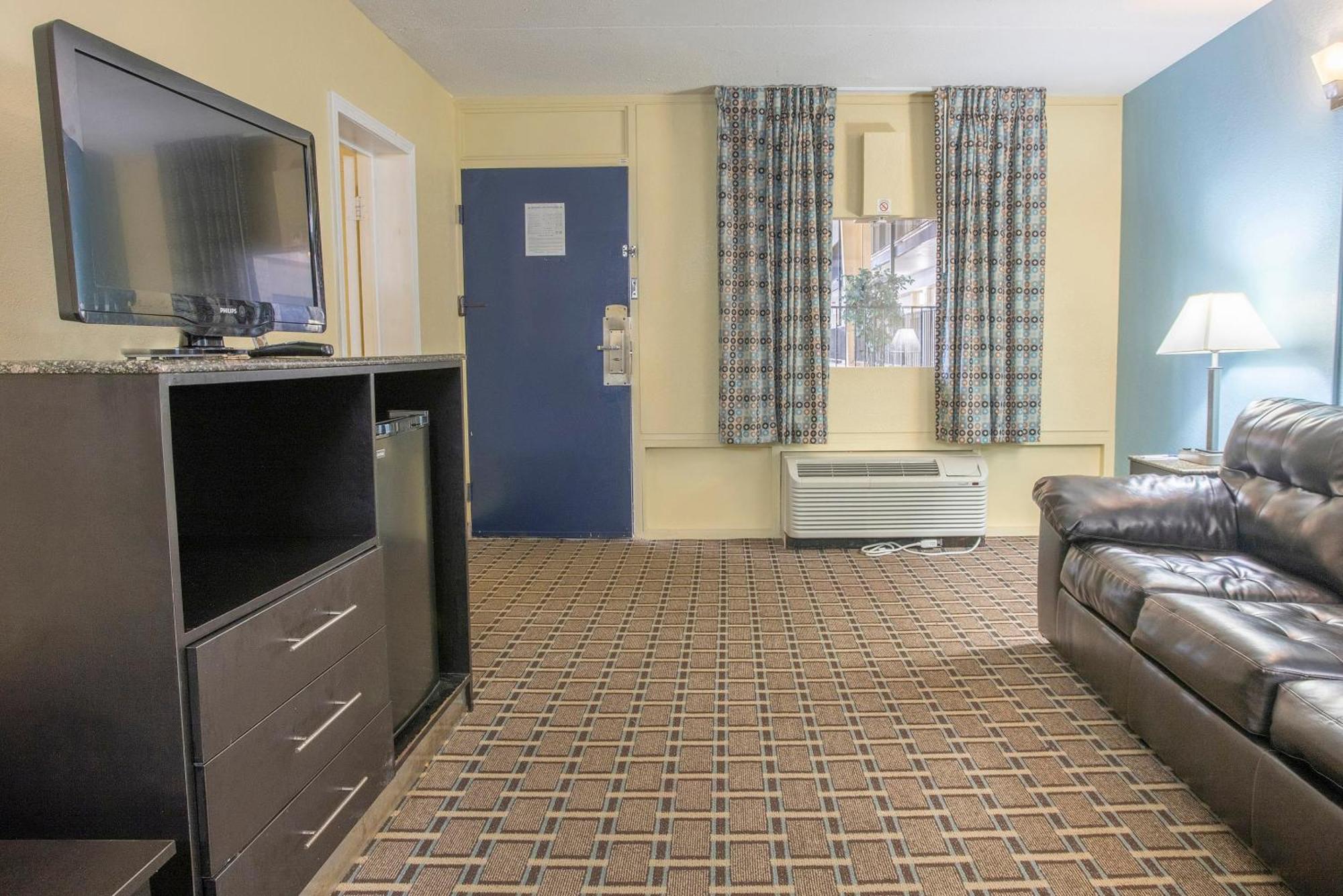 Oyo Hotel Knoxville Tn Cedar Bluff I-40 エクステリア 写真